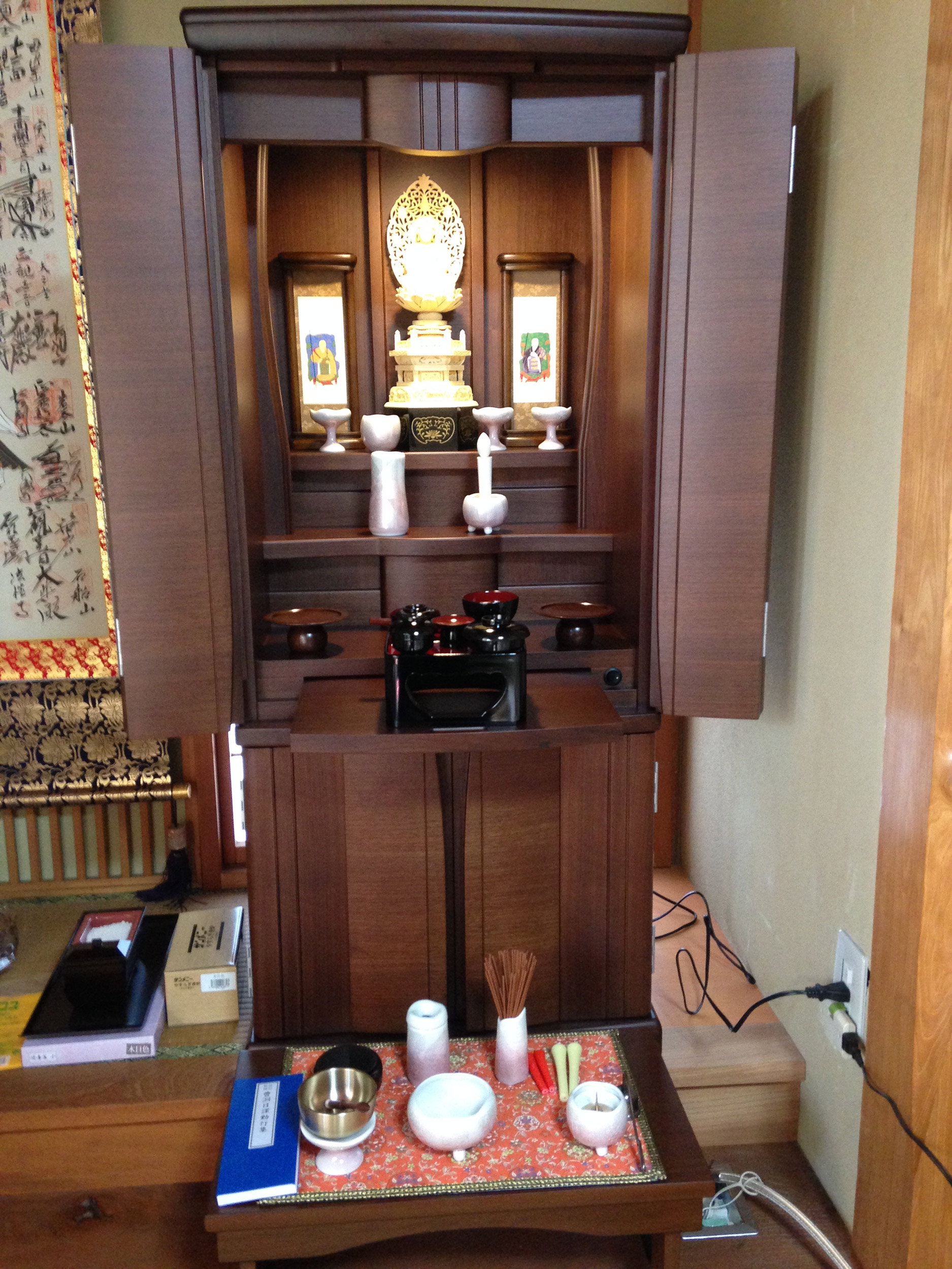 【1200モダン仏壇:ウォールナット 曹洞宗】 東海市 愛知県(名古屋)の仏壇・仏具専門店 大黒屋仏壇店